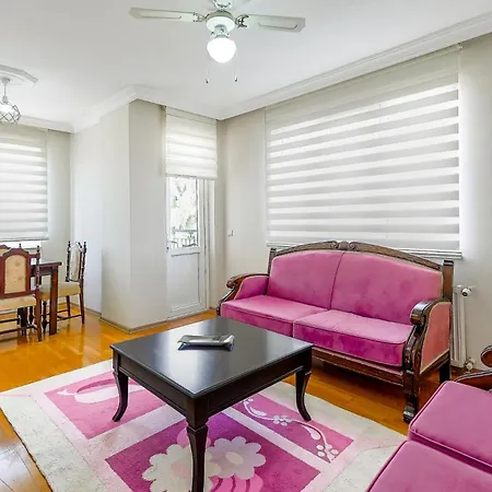 Comfy Flat With Balcony 10 Min To Hadrian Gates Apartmán